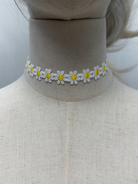 Jewelry - White Daisy Flower Choker Necklace Yellow Floral Coquette Cottagecore Y2K